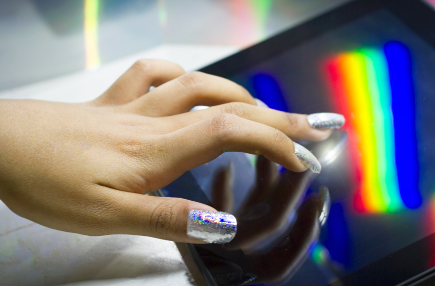  Chemistry student develops clear polish that turns your fingernail into a touch-screen stylus