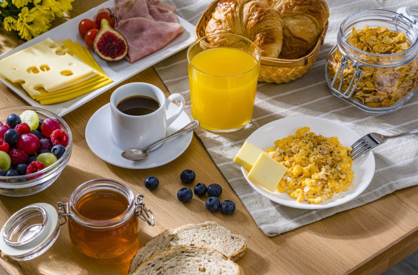  The 1 Thing You Should Never Eat First Thing in the Morning, According to Dietitians