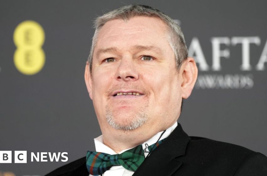  Saturday Night Live criticised for 'hurtful' Tourette's sketch – BBC