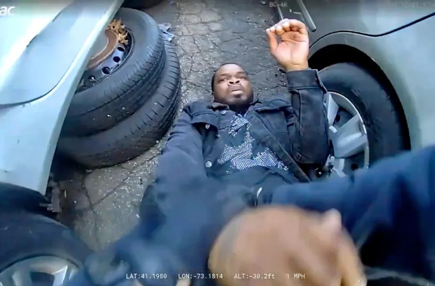  Officer having ‘anxiety attack’ took ambulance sent for man dying from police shooting, report says