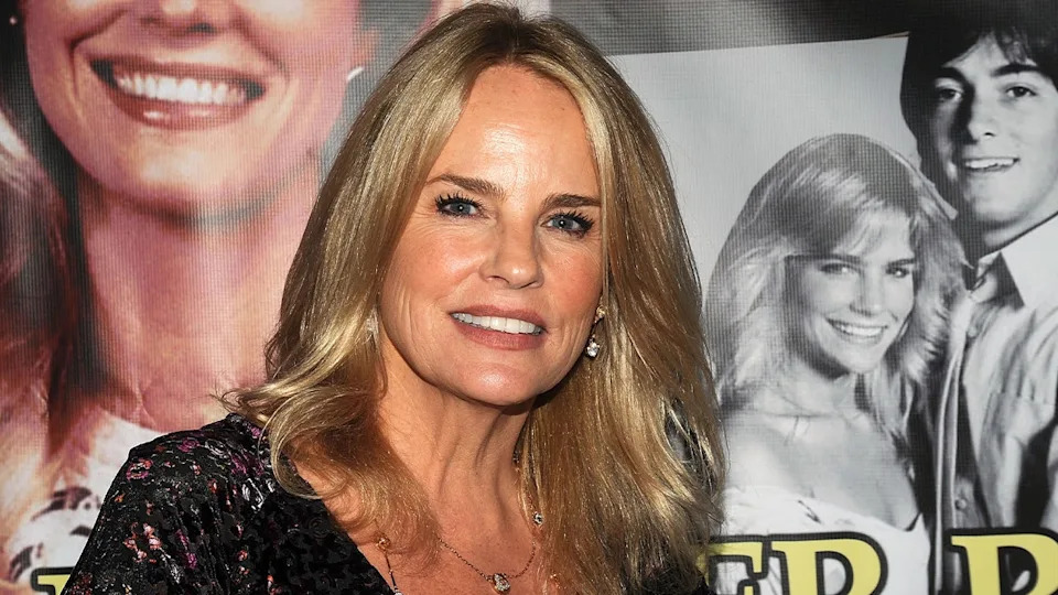Jennifer Runyon walks red carpet