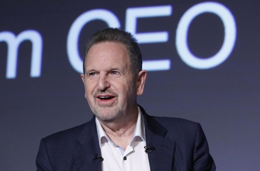  Arm to Sell Its Own Chips, Eyeing Sales Goal of $15 Billion