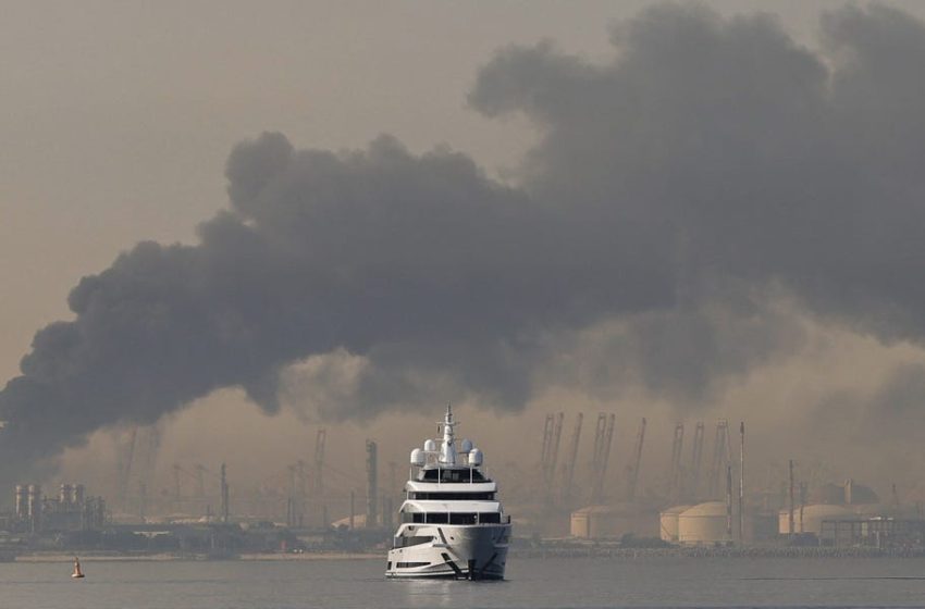  Photos Show Damage at Dubai Luxury Tourist Hotspot After Iran Strike