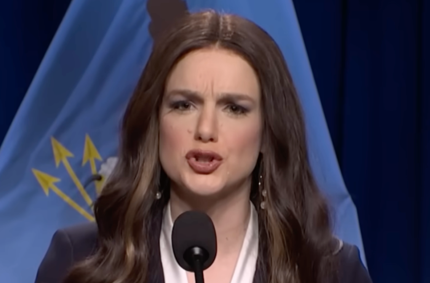  Kristi Noem Gets ‘Reassigned Under The Bus’ In Brutal ‘SNL’ Goodbye Message