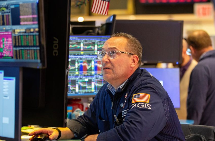  U.S. Stocks Lose Ground As War With Iran Keeps Pressure On Oil Prices