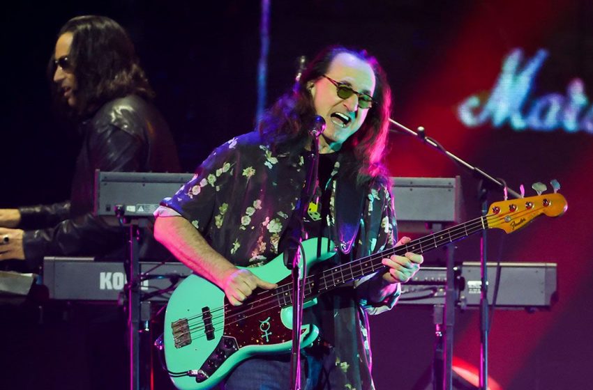  Watch Rush debut new live line-up with powerful rendition of Finding My Way at the Junos