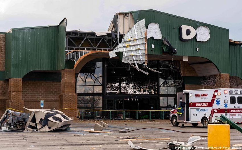  Tornadoes kill several people in Michigan, Oklahoma