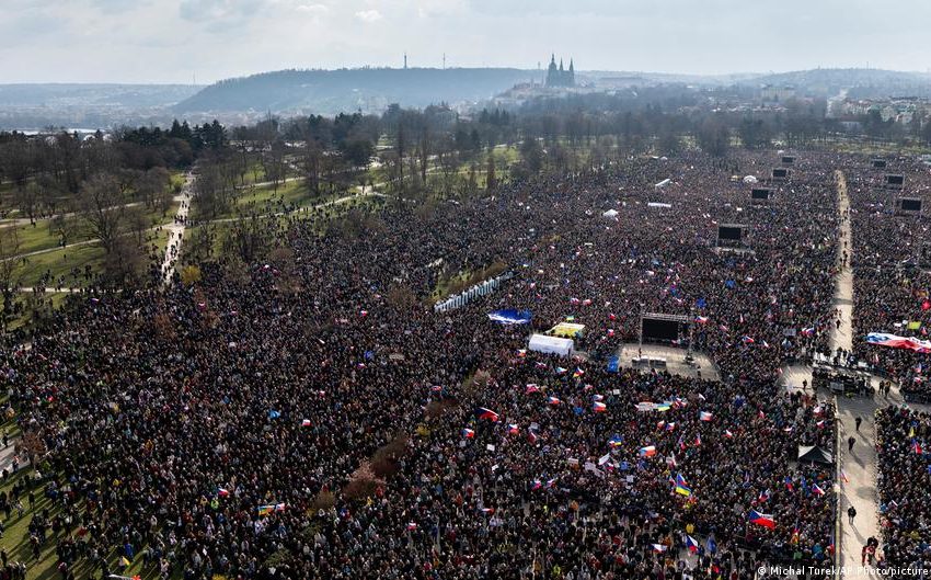  Mass Prague rally hits Babis over democracy concerns