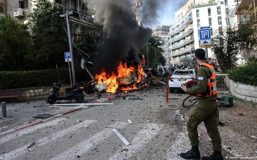  Iran war: Attacks intensify as oil rises above $100 – DW.com