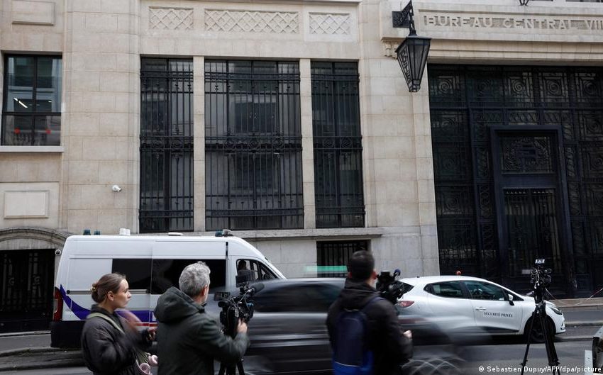  Suspected bomb attack outside Bank of America foiled