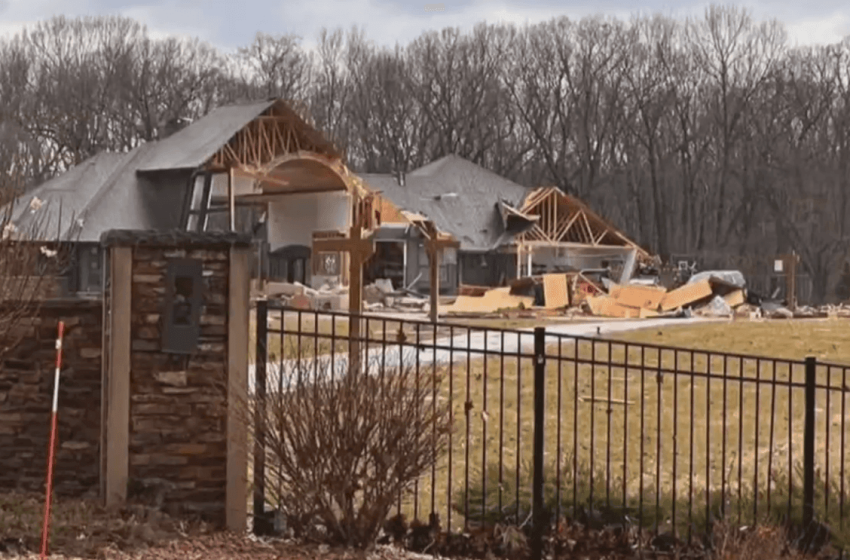  Storm damages structures, topples trees in Cass, St. Joseph Counties in Michigan
