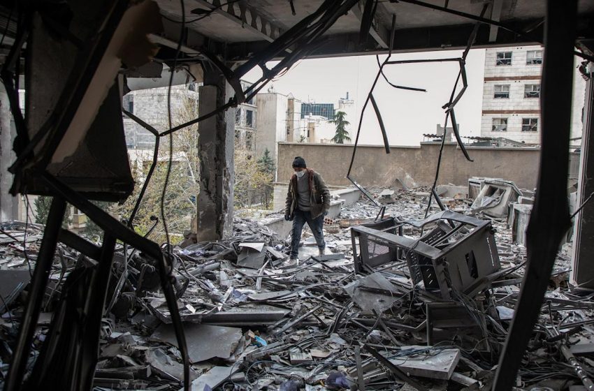  Stocks Drop, Oil Up on Fears of Widening Iran War: Markets Wrap