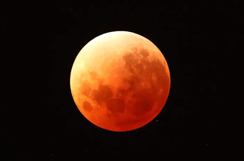  ‘Blood moon’ lights up the sky. See photos of total lunar eclipse.