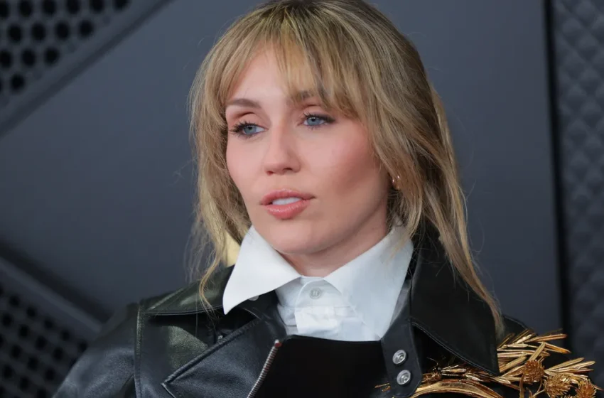  Miley Cyrus throws it back with Hannah Montana songs. Will she tour?
