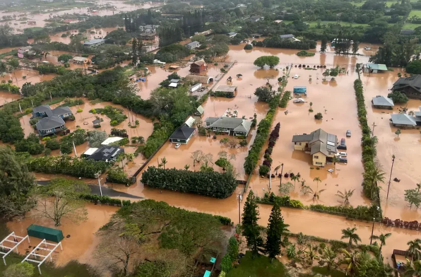  See floodwaters overwhelm communities across Hawaii – USA Today