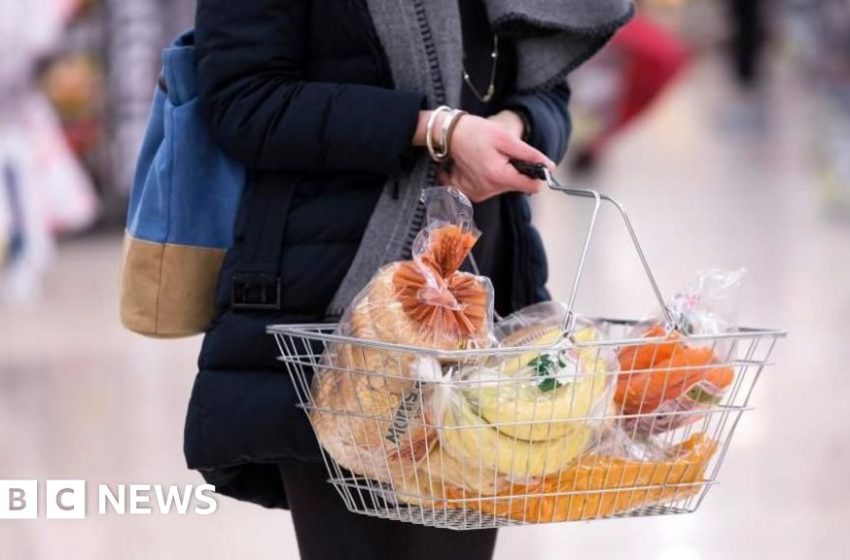  Iran war cost will be passed to consumers, shipping giant boss tells BBC – BBC