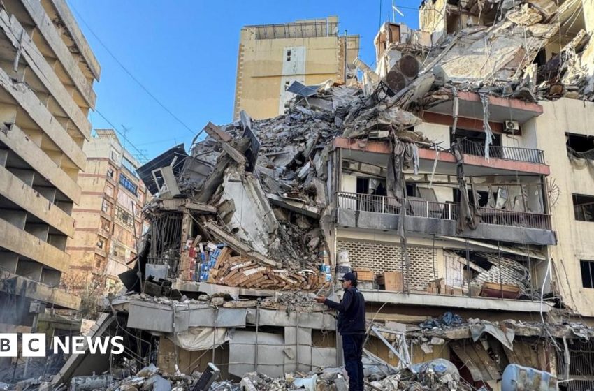  Israel and Iran launch new strikes as first UK flight bringing citizens home is delayed