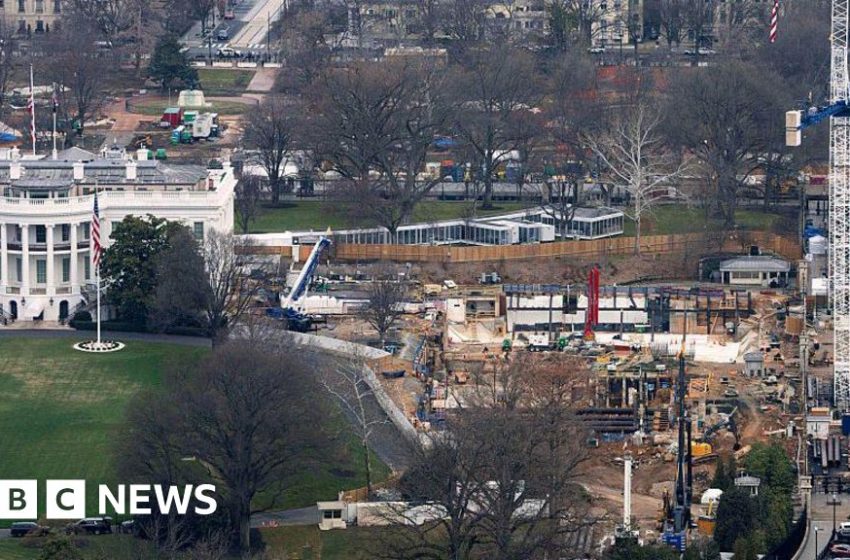  Judge temporarily halts construction of Trump's White House ballroom – BBC