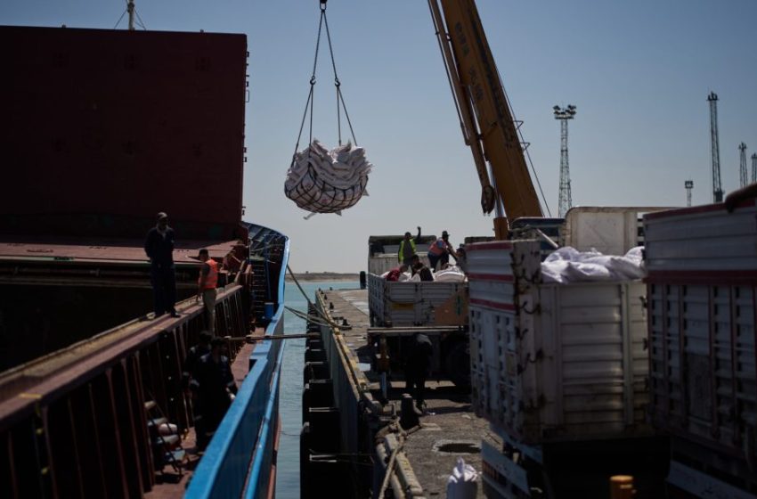  Global economy takes gut punch from war in Iran, with nobody untouched the longer it goes on