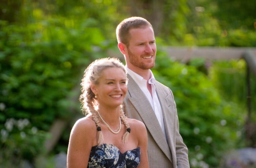  How Old Are the Season 1 Singles?