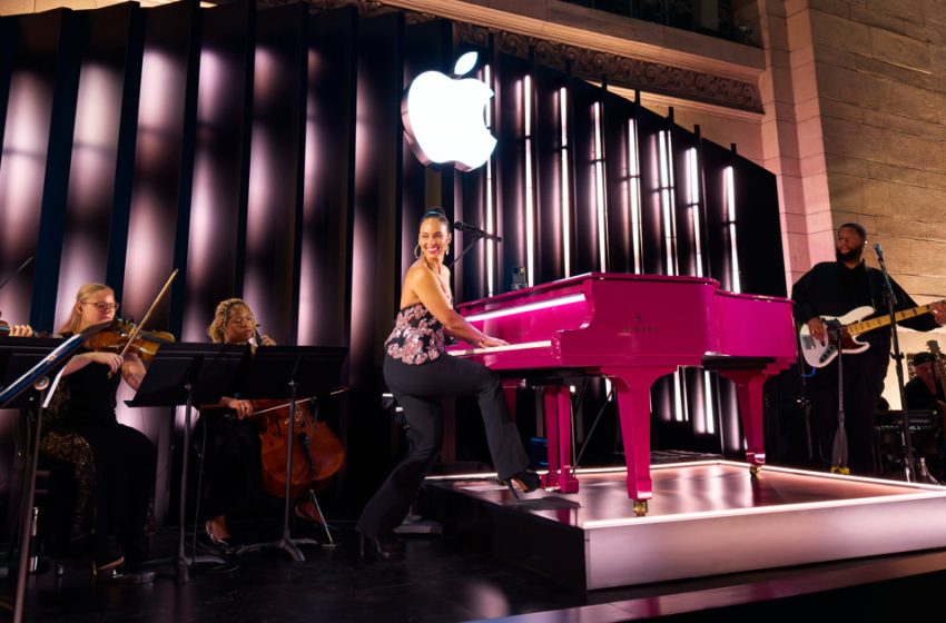  Apple hosts 50th anniversary celebrations around the world