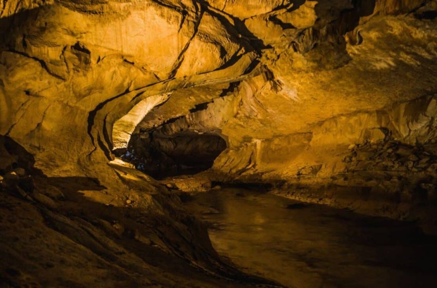  Archaeologists Have Discovered The Oldest Burial Site In Africa, Located In A Cave In Kenya