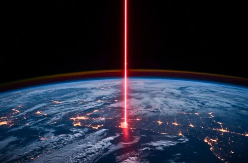  Astronomers Confirm a ‘Mega-Laser’ Beam Signal from 8 Billion Light-Years Away, and It Refuses to Fade Out