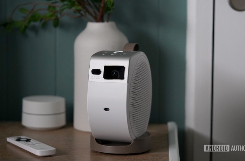  A bedside projector with built-in Google TV