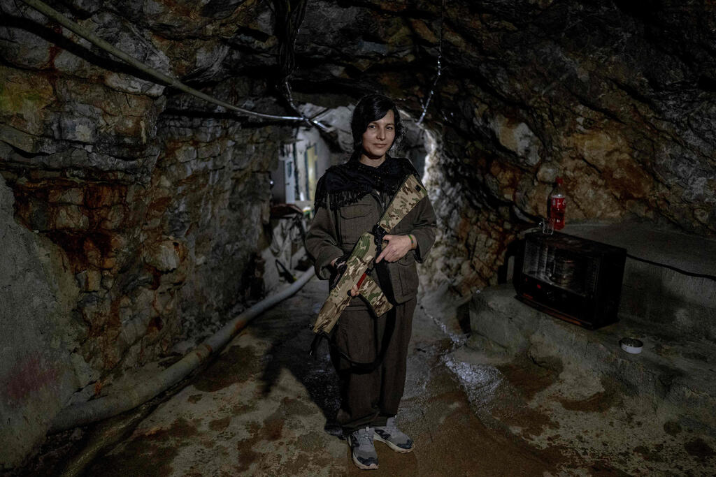 לוחמת מפלגת החיים החופשיים של כורדיסטן