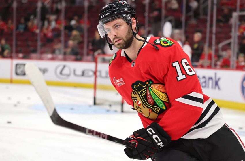  Blackhawks trade Jason Dickinson, Colton Dach to Oilers for Andrew Mangiapane, pick