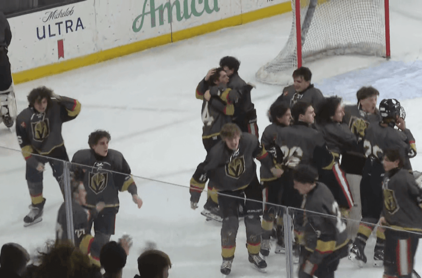  Blackstone Valley Schools defeats Lincoln for Division II hockey title in 4OT
