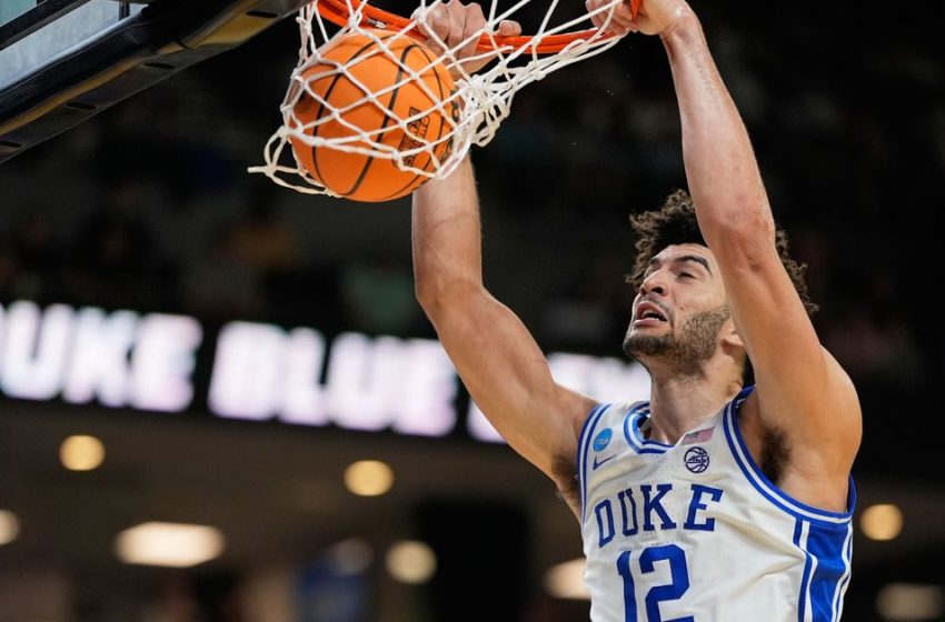  Caleb Foster leads Duke past St. John’s, into Elite Eight :: WRAL.com