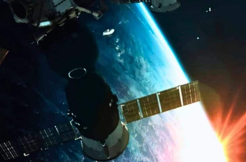  Chinese Orbiter Crushes Starlink With a 2-Watt Laser From 36,000km Above Earth