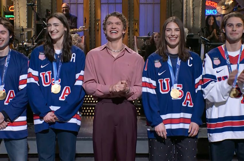  Connor Storrie’s SNL Monologue Includes Women’s U.S. Hockey Team — Watch