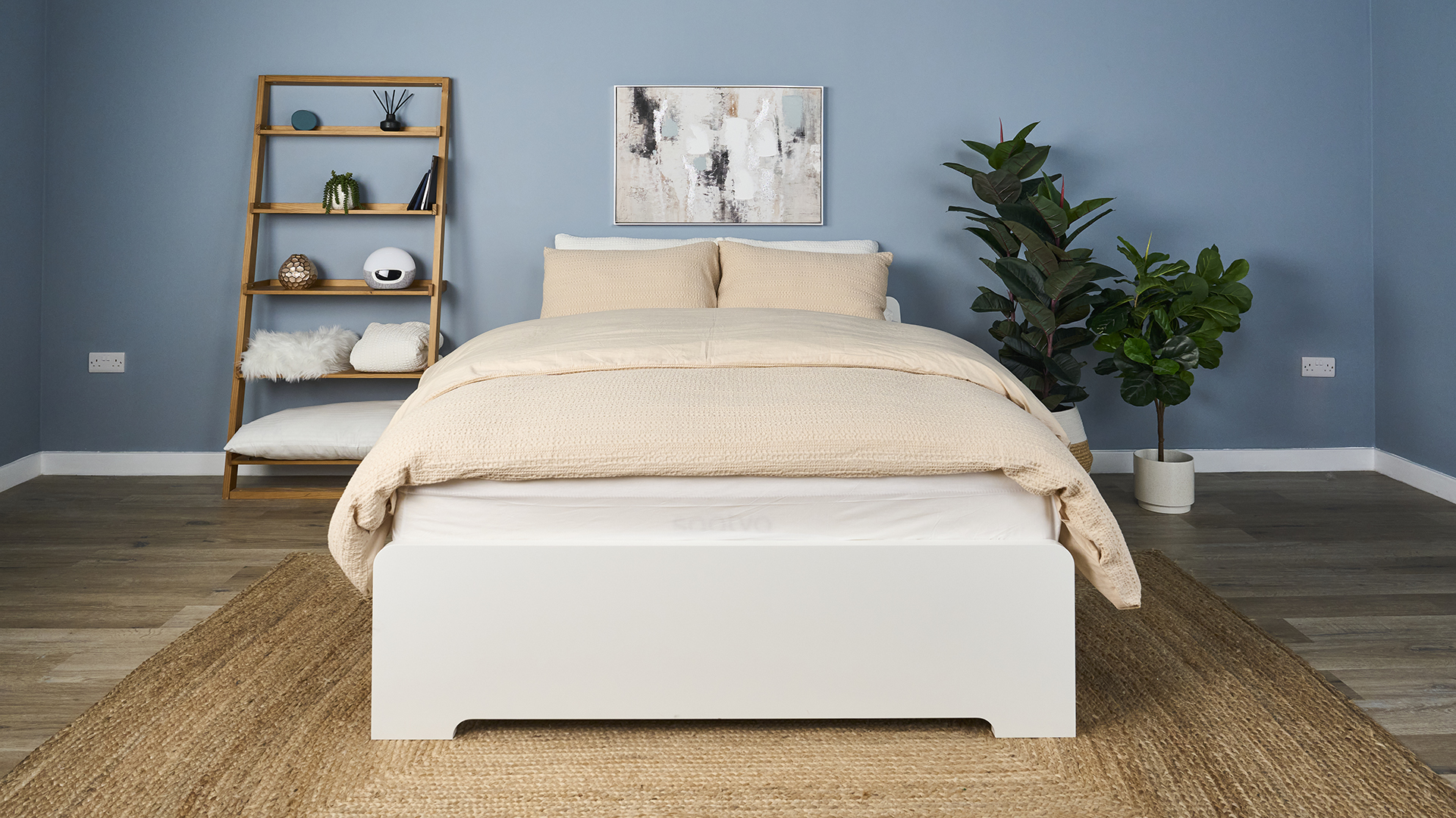 A calm and tidy bedroom.