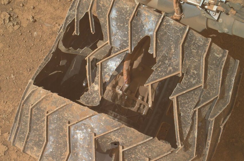  There’s an Even Larger Hole in the Wheel of NASA’s Mars Curiosity Rover