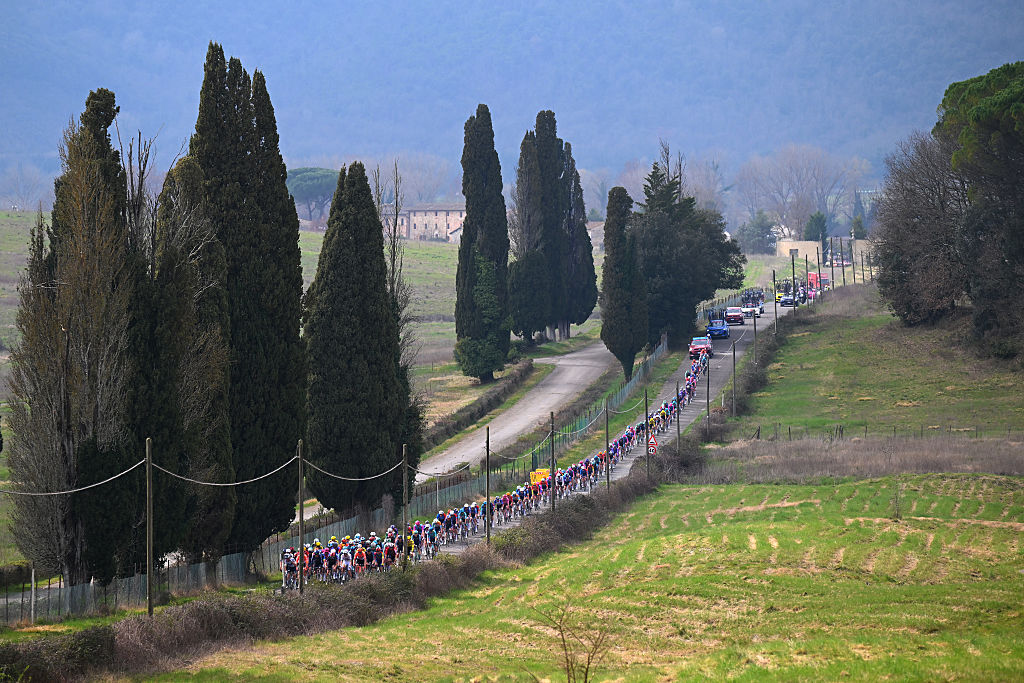 SIENA, ITALY - MARCH 07: A general view of the peloton prior to the 20th Strade Bianche 2026 a 203km one day race from Siena to Siena / #UCIWT / on March 07, 2026 in Siena, Italy. (Photo by Tim de Waele/Getty Images)