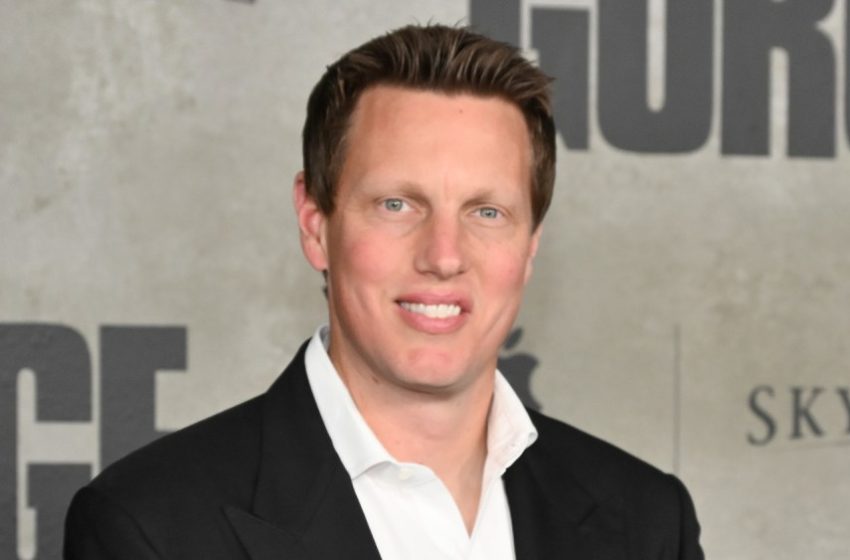  Paramount’s David Ellison Addresses Warner Bros. Execs at Town Hall