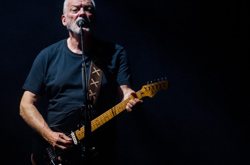  David Gilmour’s ‘Black Strat’ Sells for $14.55 Million