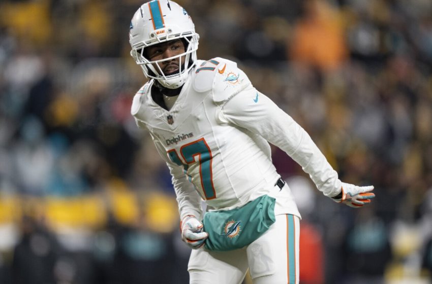  Dolphins trade Jaylen Waddle to Broncos
