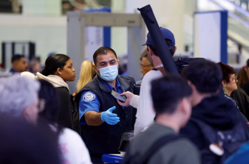  Trump weighs sidestepping Congress to pay TSA officers during shutdown – The Washington Post