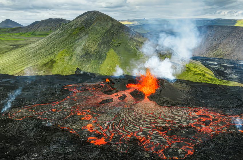  When Coupled Volcanoes Talk, These Researchers Listen