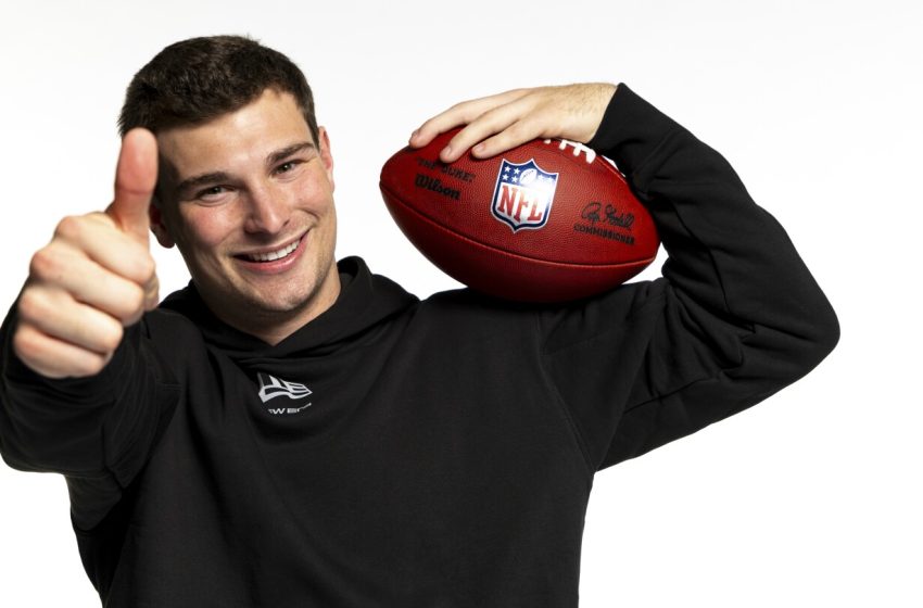  Fernando Mendoza is learning the Raiders’ offense