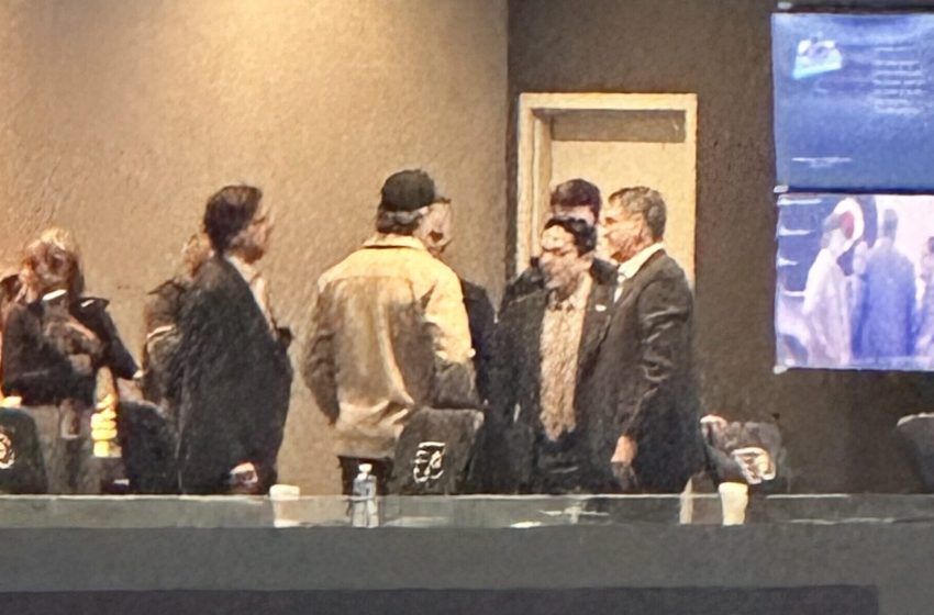  Flyers reporters take worst photos of Porter Martone you’ve ever seen