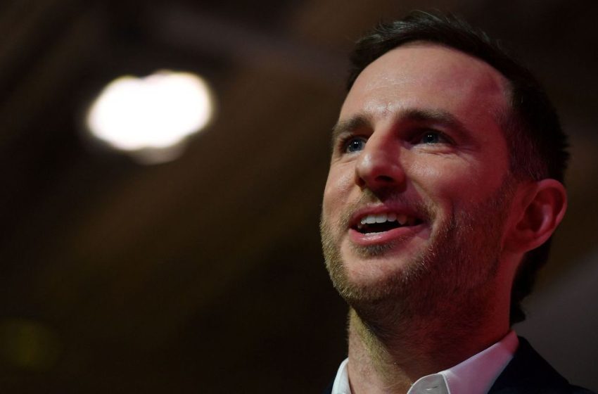  What Is That Mysterious Metallic Device US Chief Design Officer Joe Gebbia Is Using?