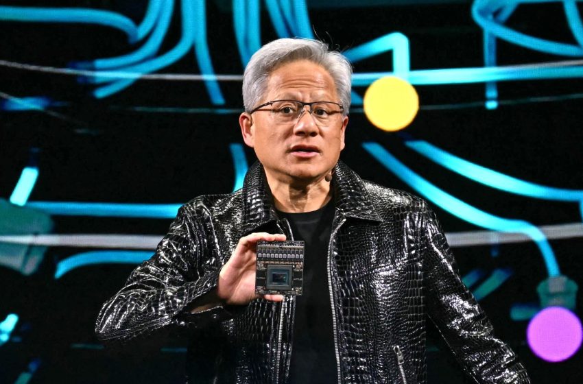  Jensen Huang says Nvidia is pulling back from OpenAI and Anthropic, but his explanation raises more questions than it answers