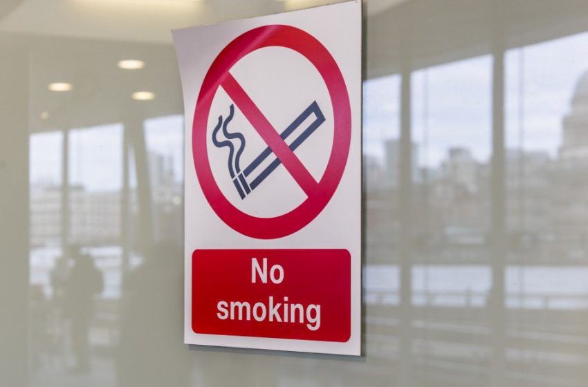  US smoking rate falls below 10 percent for the first time