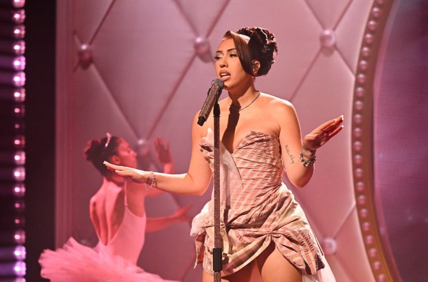  Kali Uchis Announces For The Girls Tour with Mariah the Scientist