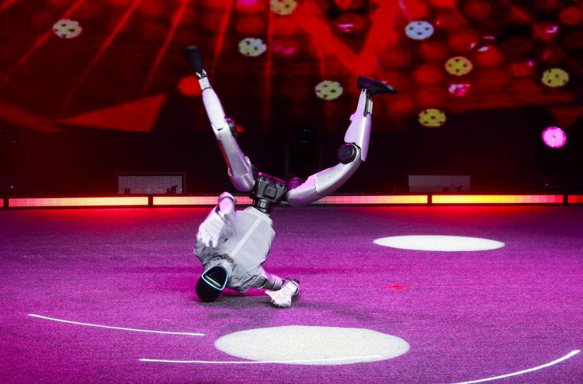  Employees had to restrain a dancing humanoid robot after it went wild at a California restaurant