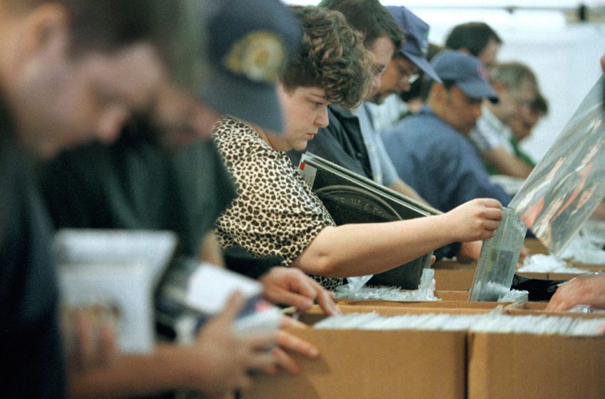  Vinyl Surpassed $1B in U.S. Revenue in 2025: RIAA Report